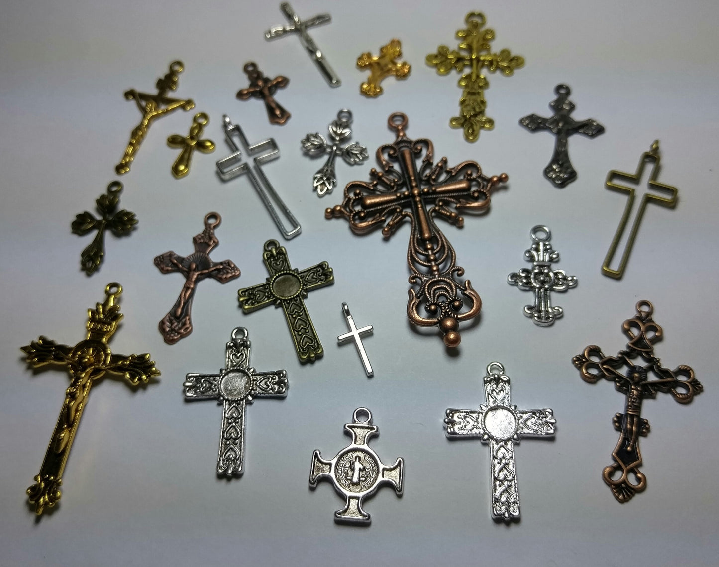20 Cross Charm Mix