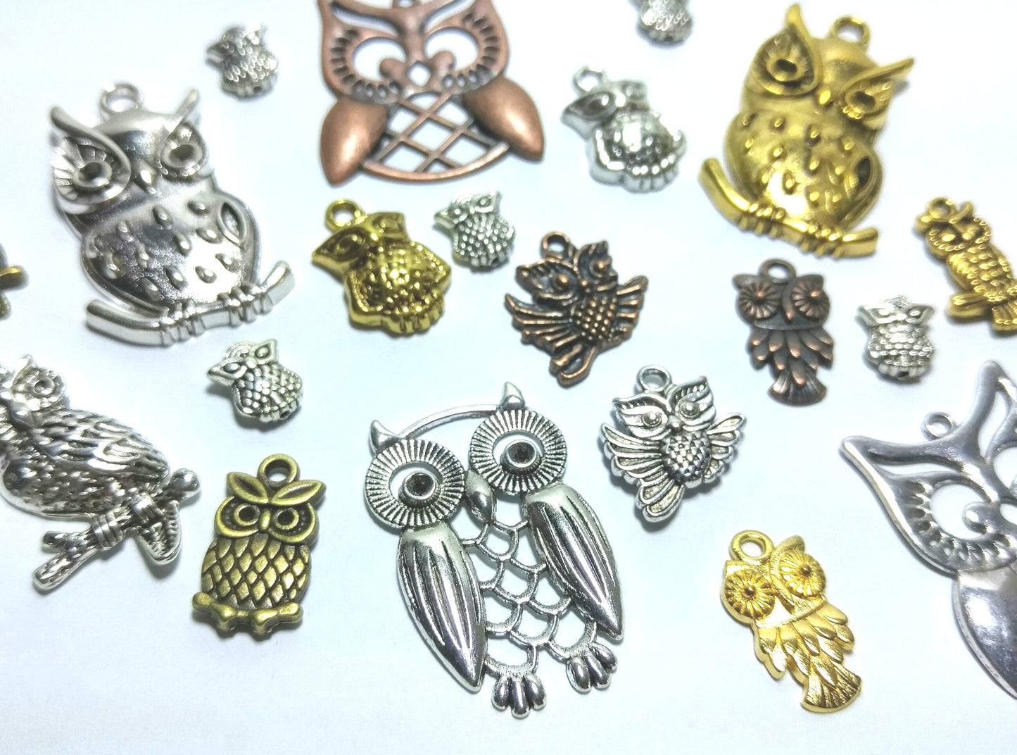 20 Owl Charms/Beads Mix