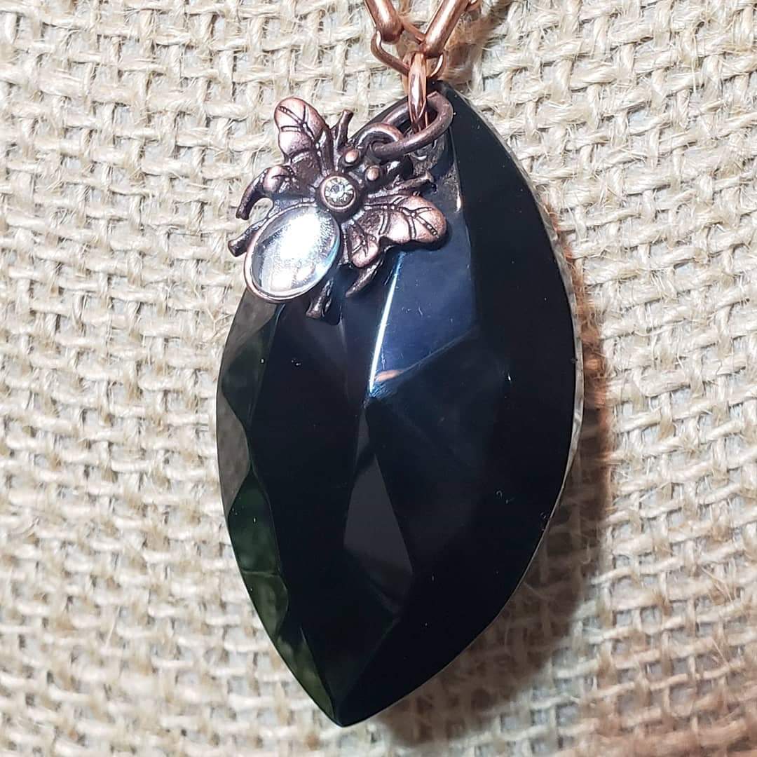 Bee a Whole Vibe Necklace