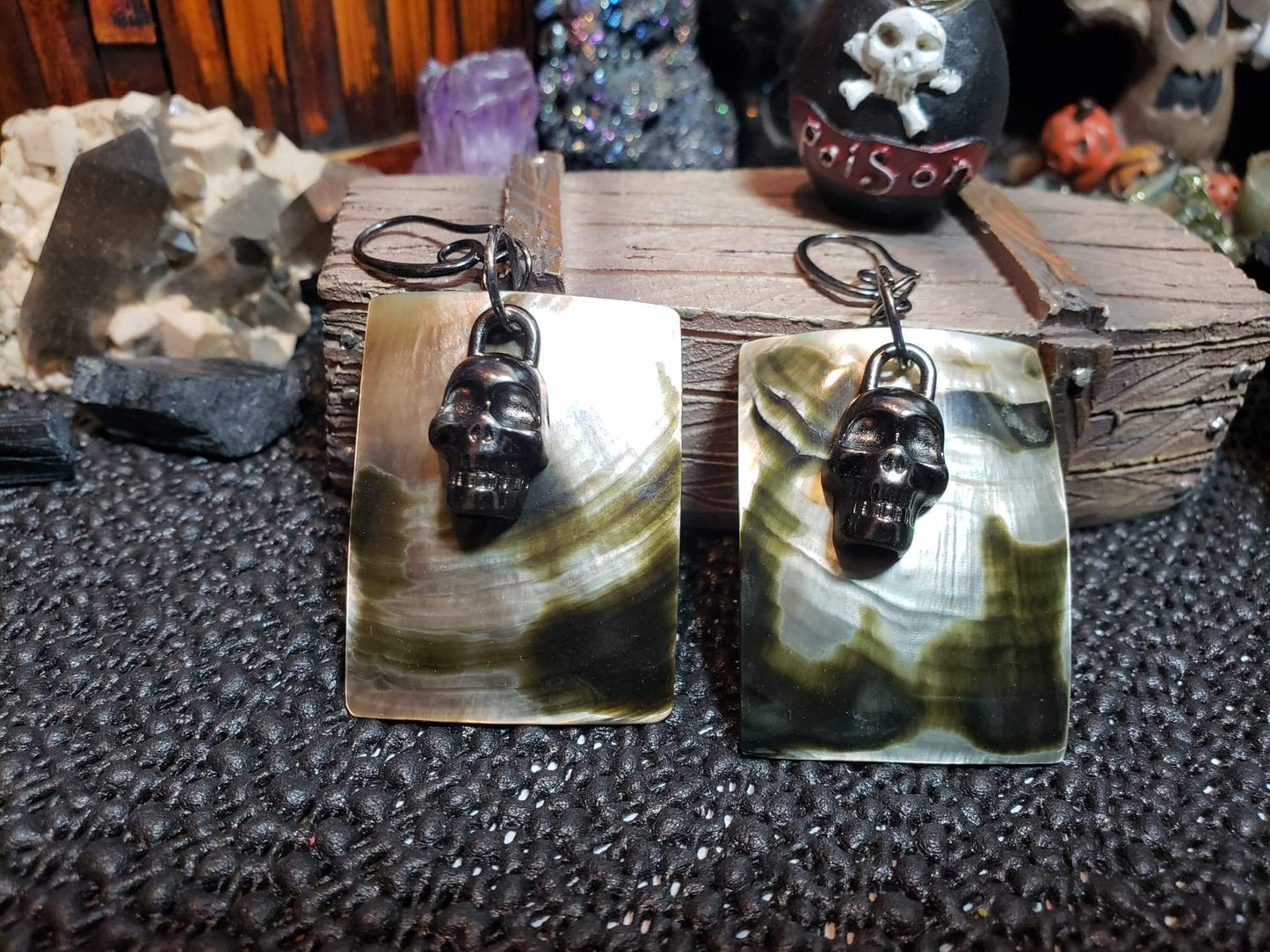 Black Lip shell with Skull