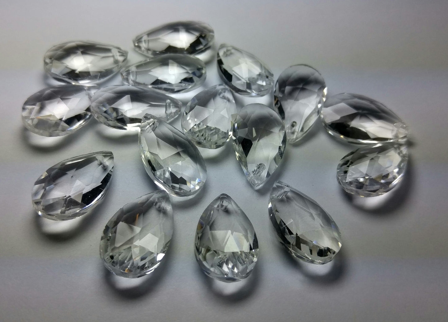 16 Piece Faceted Crystal Glass Drop Set