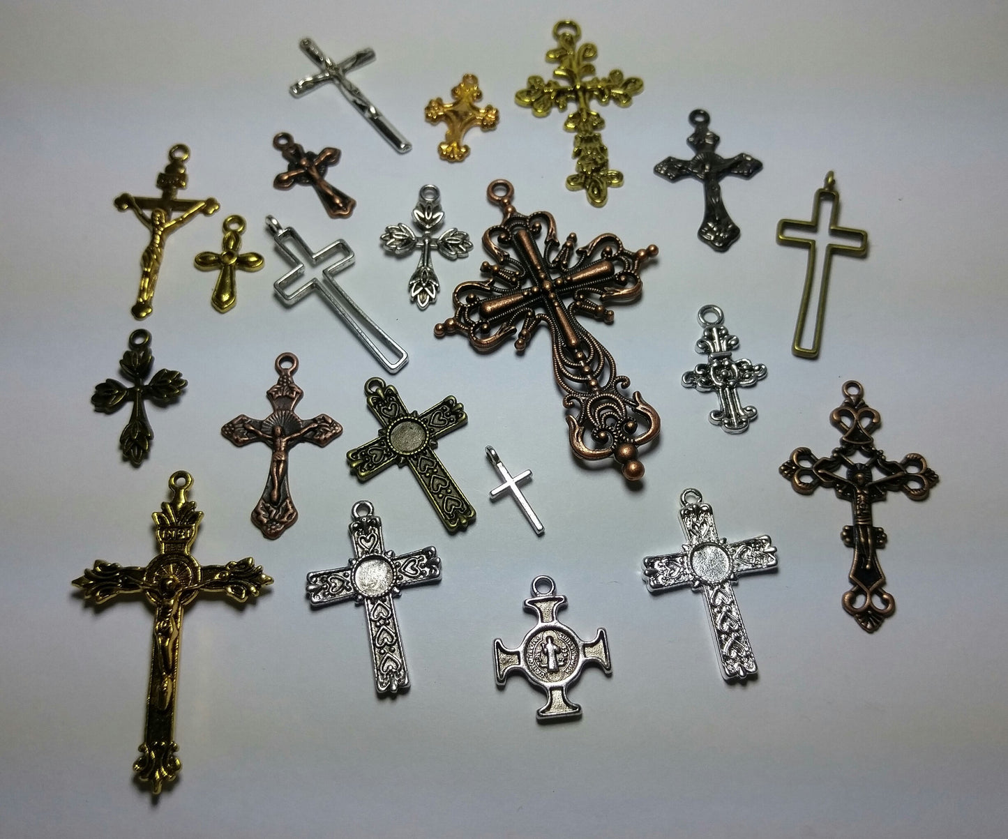 20 Cross Charm Mix