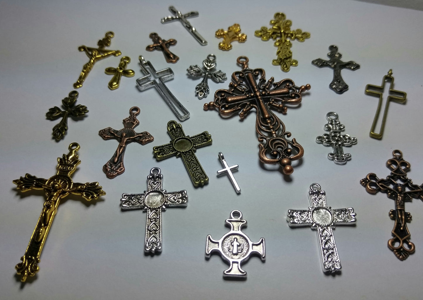 20 Cross Charm Mix