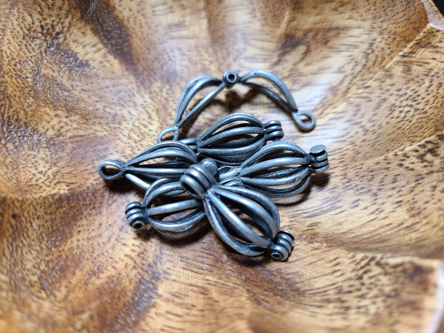 6 Vintage Style Bead Cages