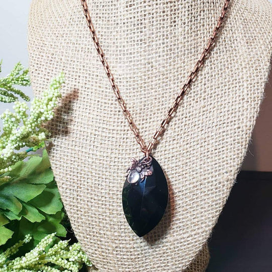 Bee a Whole Vibe Necklace