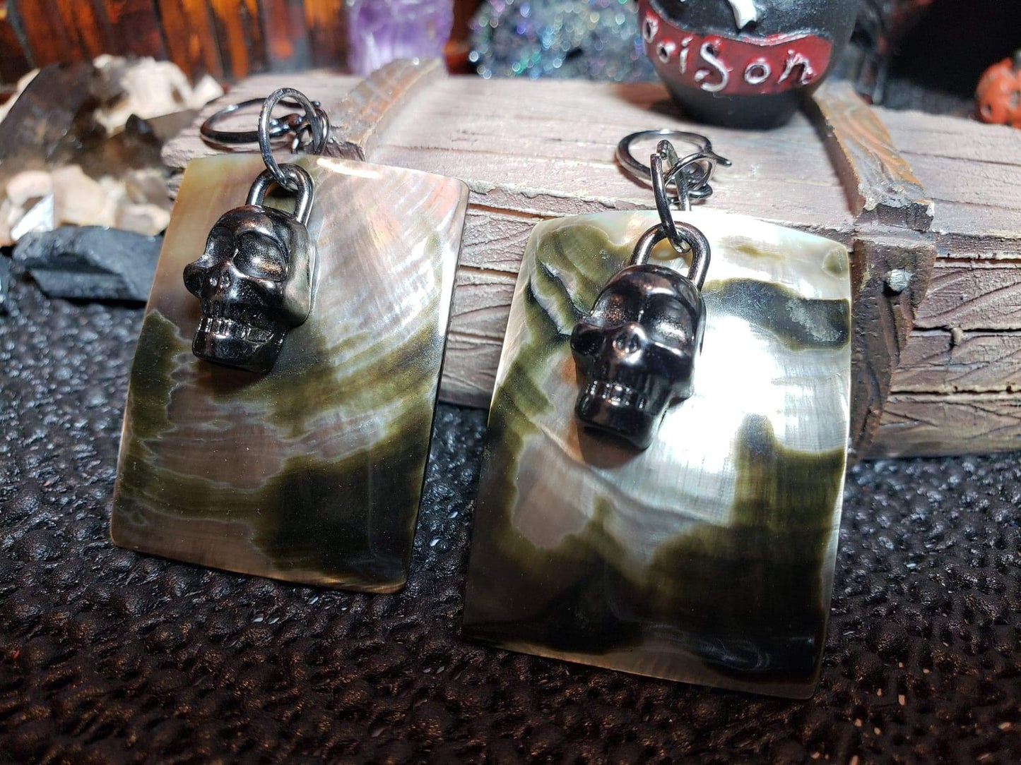 Black Lip shell with Skull